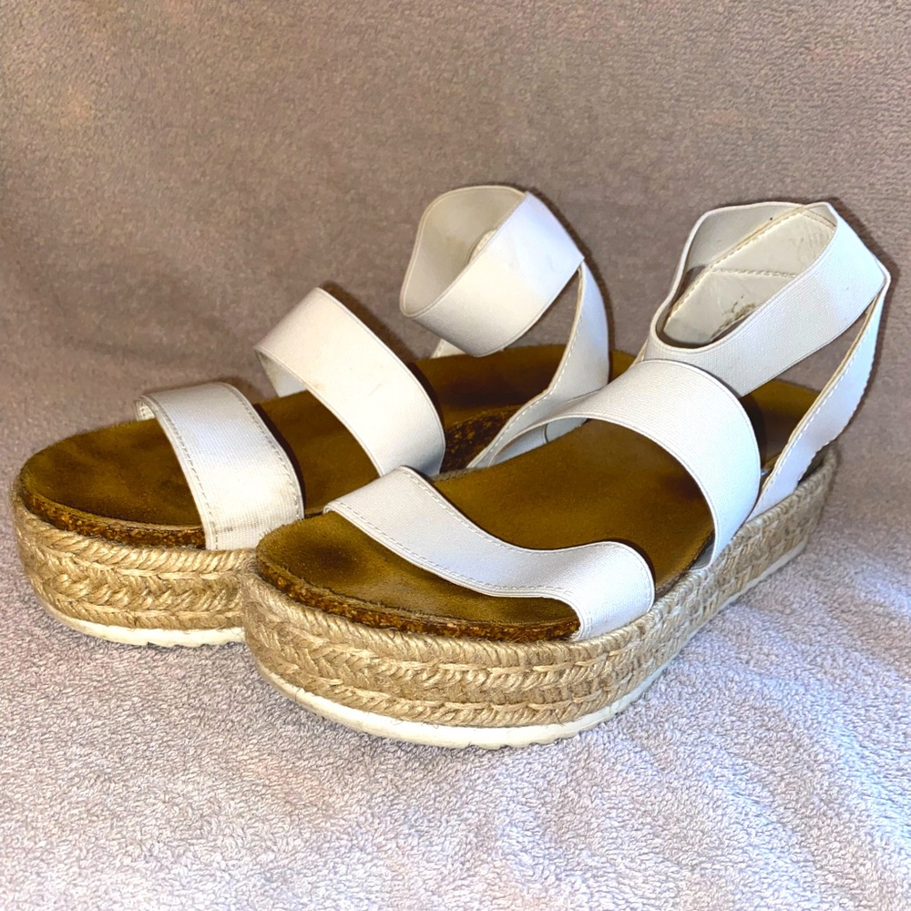Women’s Steve Madden White Platform Sandals - size 8